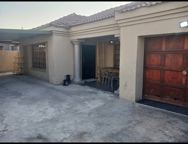 3 BEDROOM HOUSE FOR SALE IN AFRICAN JEWEL